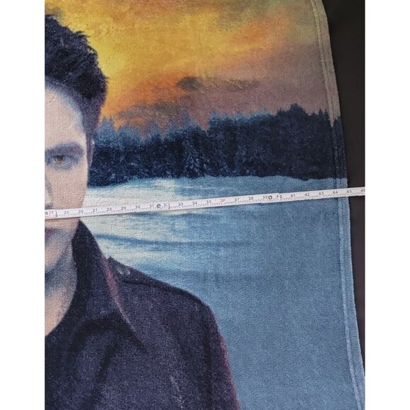 Official Twilight Saga Breaking Dawn Part 2 Fleece Throw - Picture 9 of 9